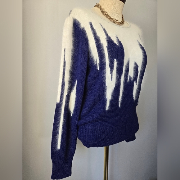 FRANCO VALERI Vintage Angora Electeic Blue and White Patterned Sweater. Large - Picture 6 of 12